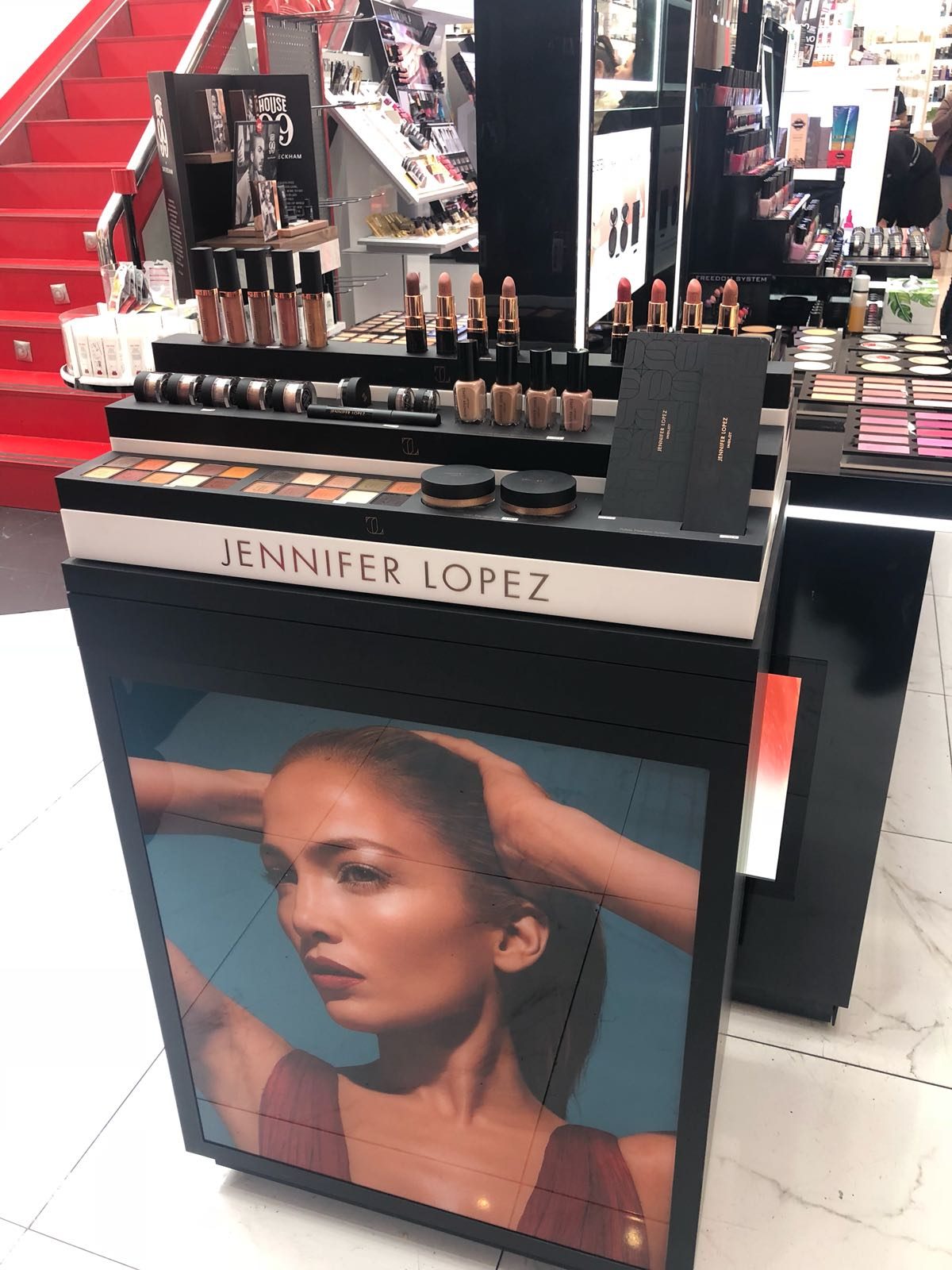 Campaña INGLOT x Jennifer Lopez en España.